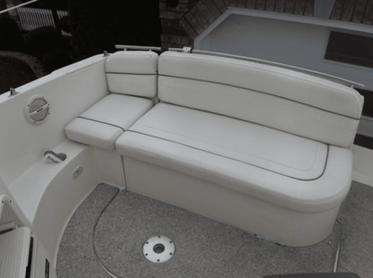 2004 Rinker 2500 Fiesta Vee