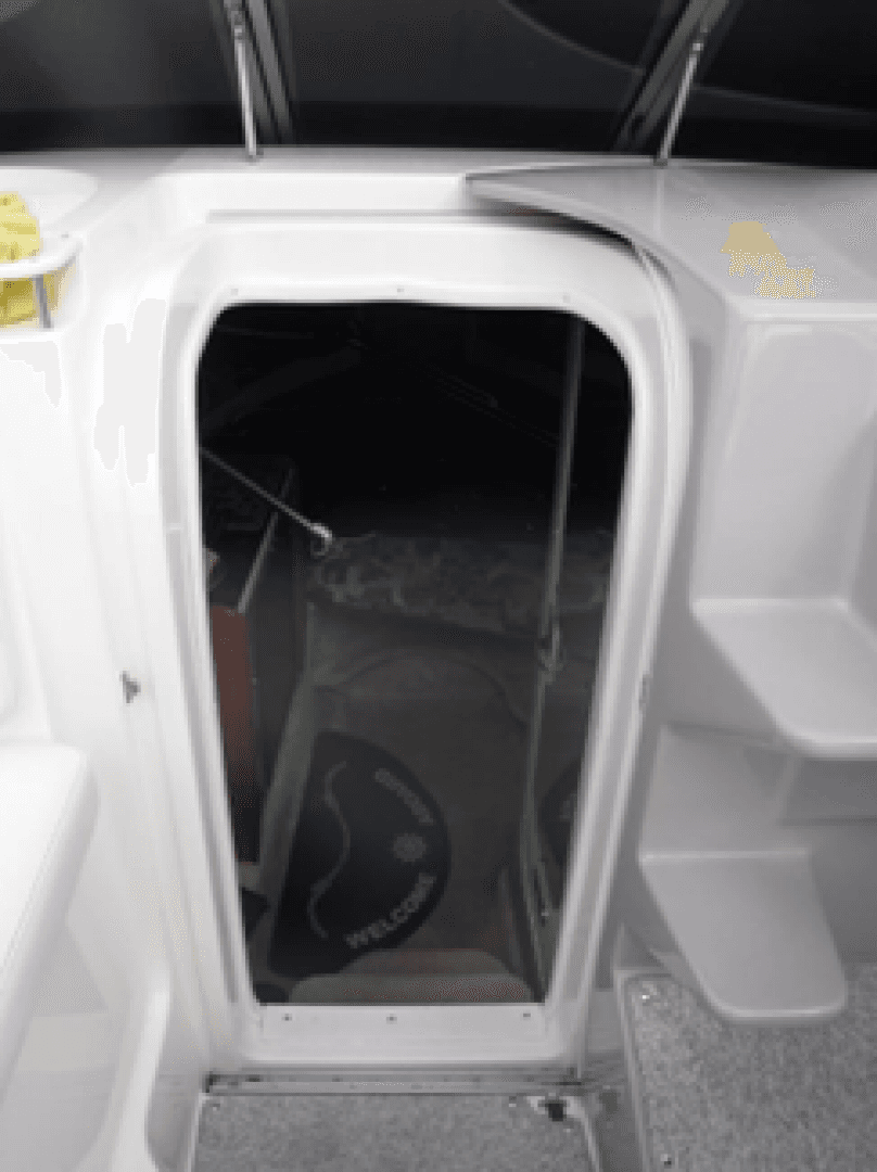 2004 Rinker 2500 Fiesta Vee
