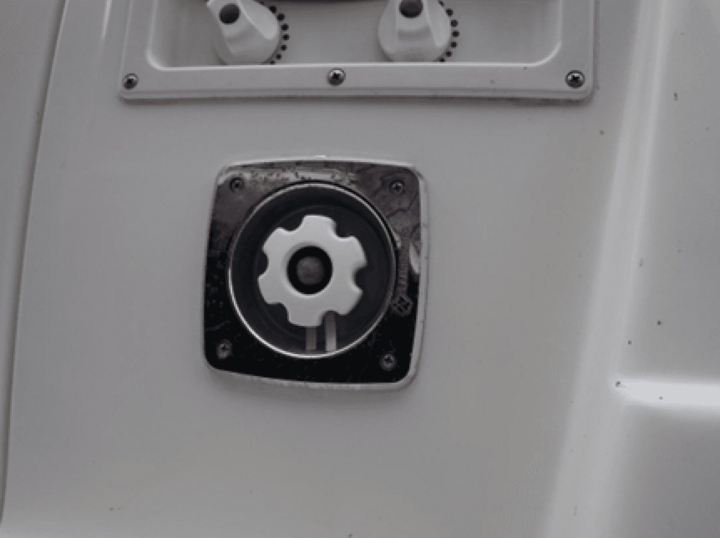 2004 Rinker 2500 Fiesta Vee