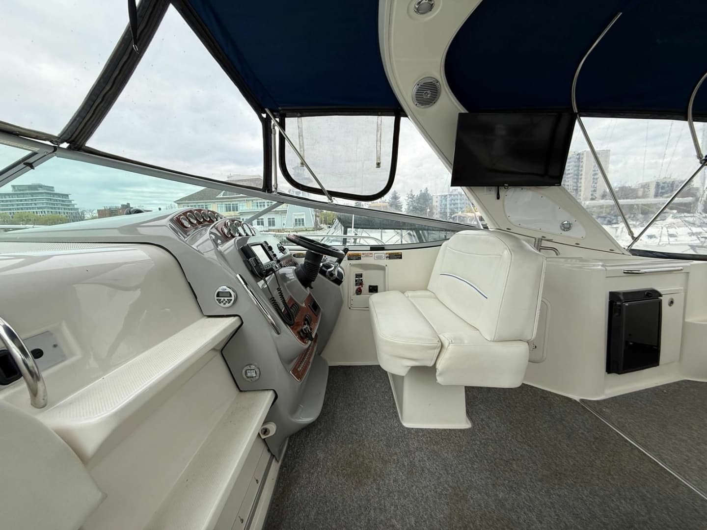 2008 Bayliner 320 Express Cruiser 32