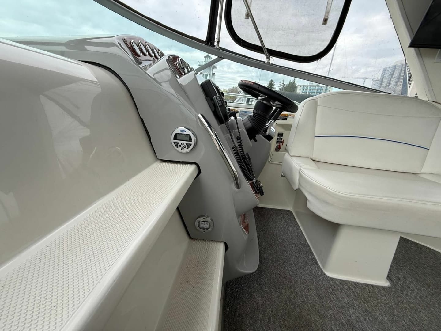 2008 Bayliner 320 Express Cruiser 32