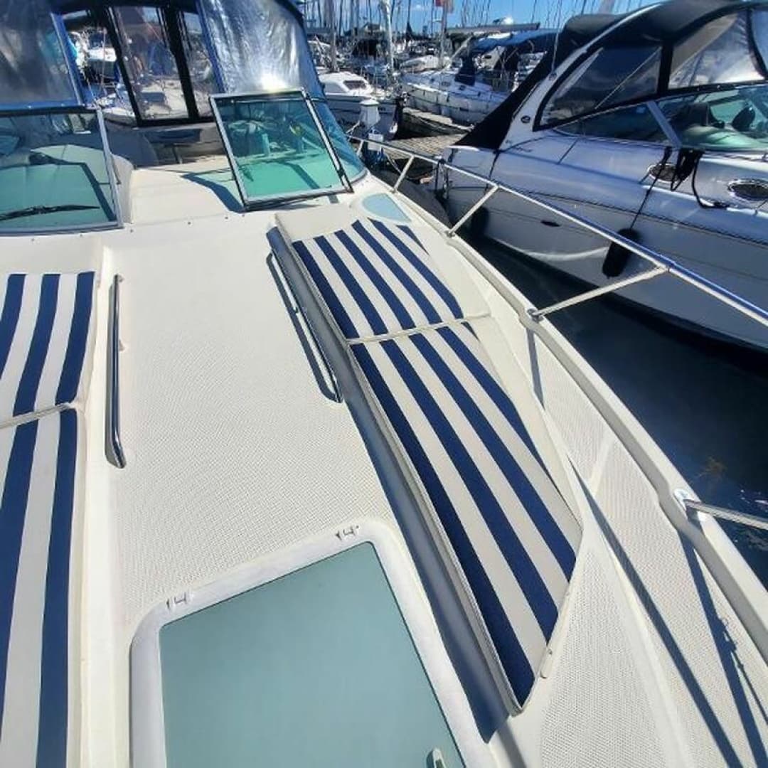 2008 Bayliner 320 Express Cruiser 32