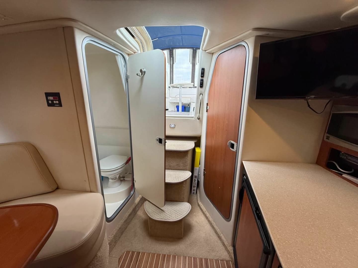 2008 Bayliner 320 Express Cruiser 32