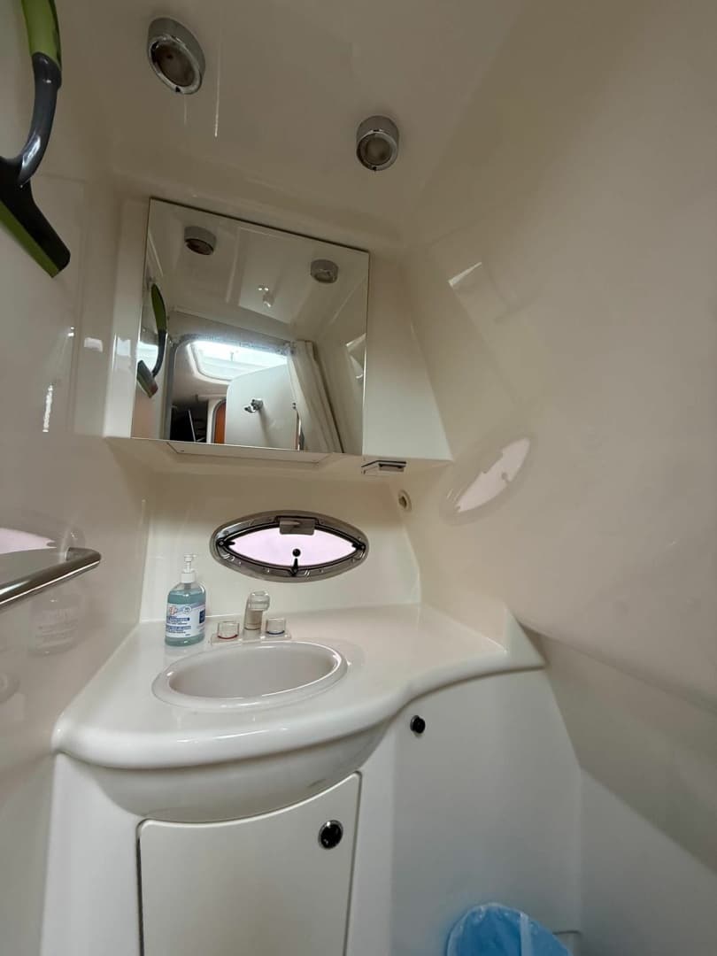 2008 Bayliner 320 Express Cruiser 32