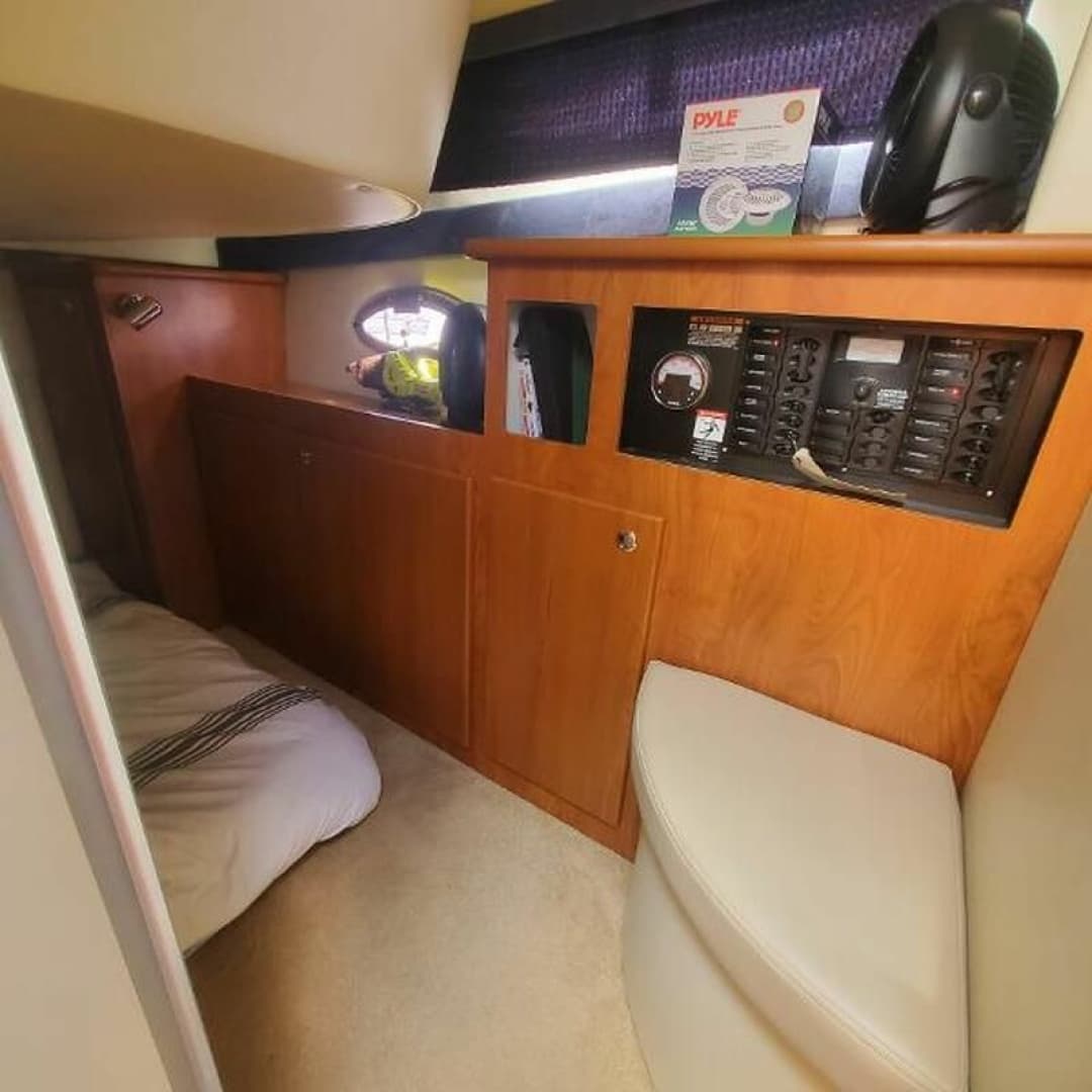 2008 Bayliner 320 Express Cruiser 32