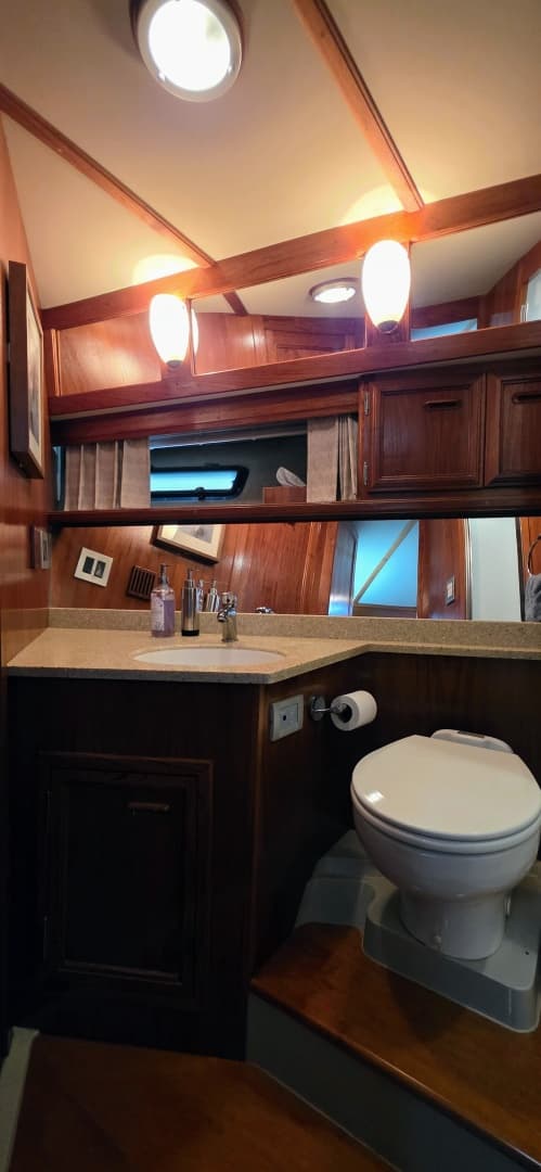 1987 Carver 4207 Aft Cabin 42
