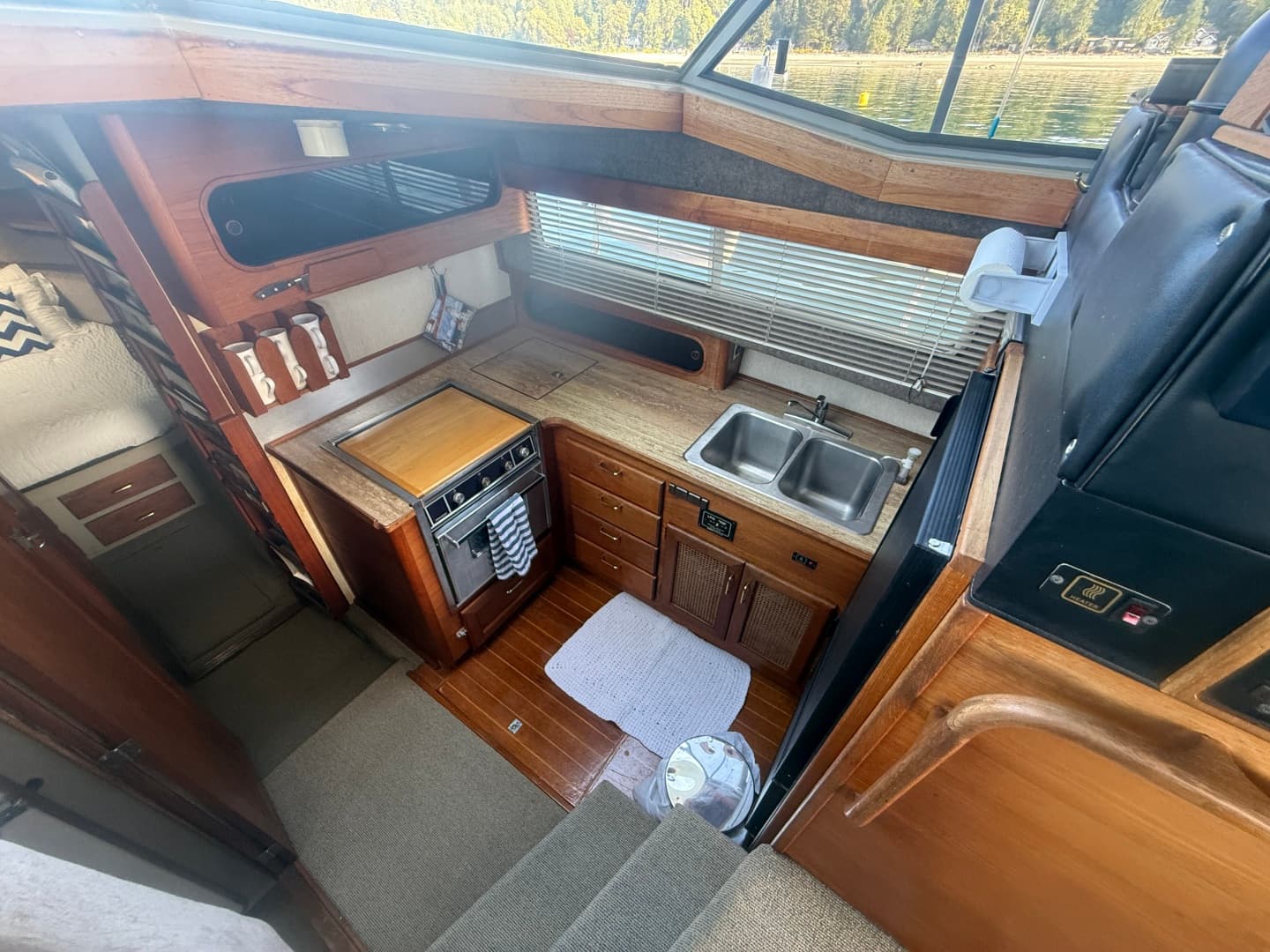 1985 Bayliner 3870 Motoryacht 38