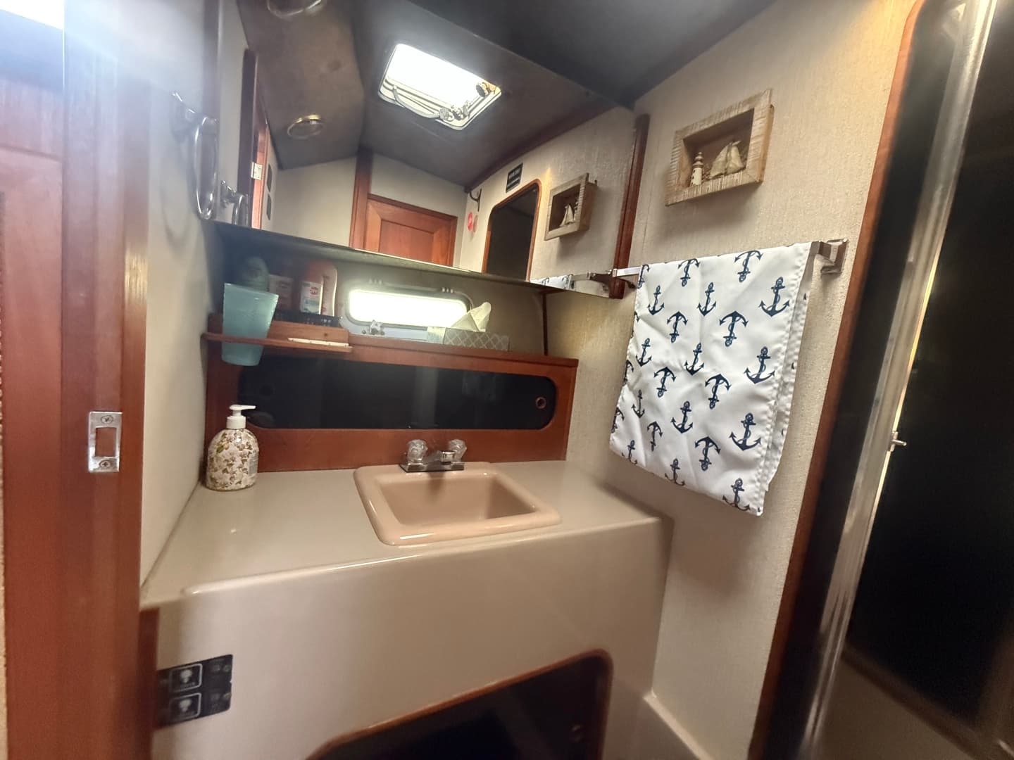 1985 Bayliner 3870 Motoryacht 38