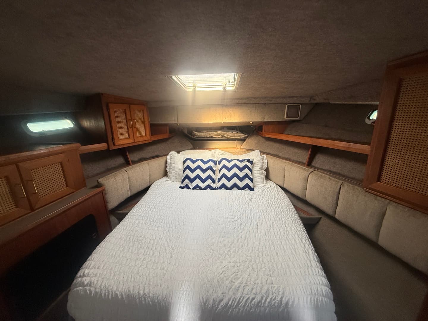 1985 Bayliner 3870 Motoryacht 38