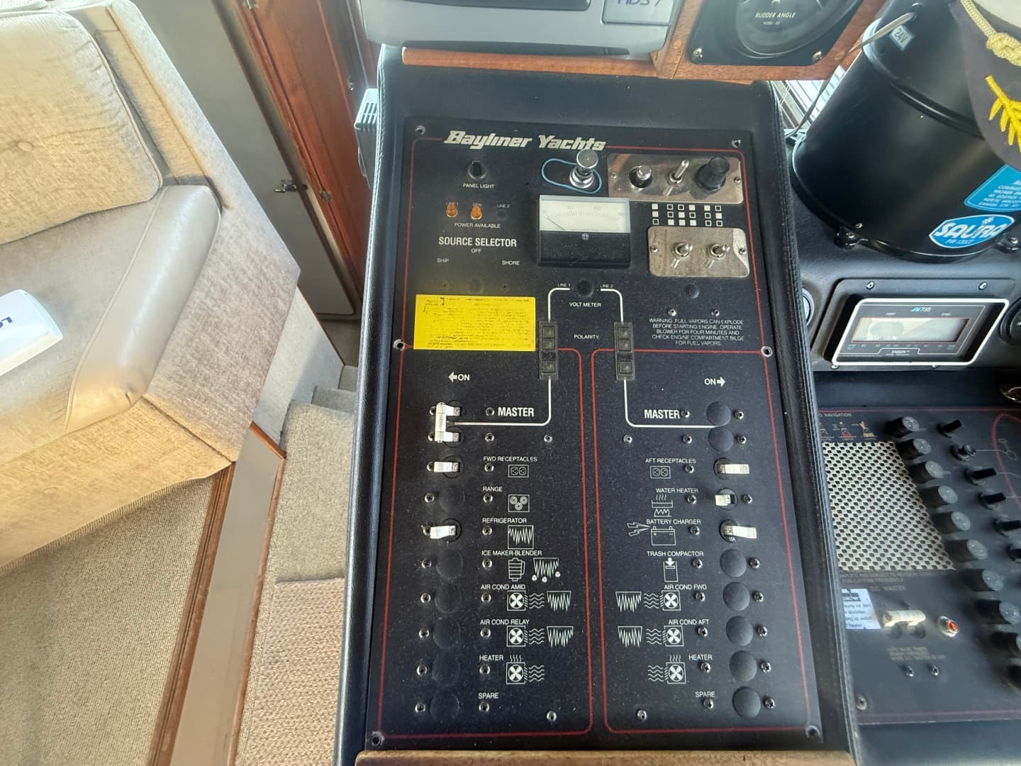 1985 Bayliner 3870 Motoryacht 38