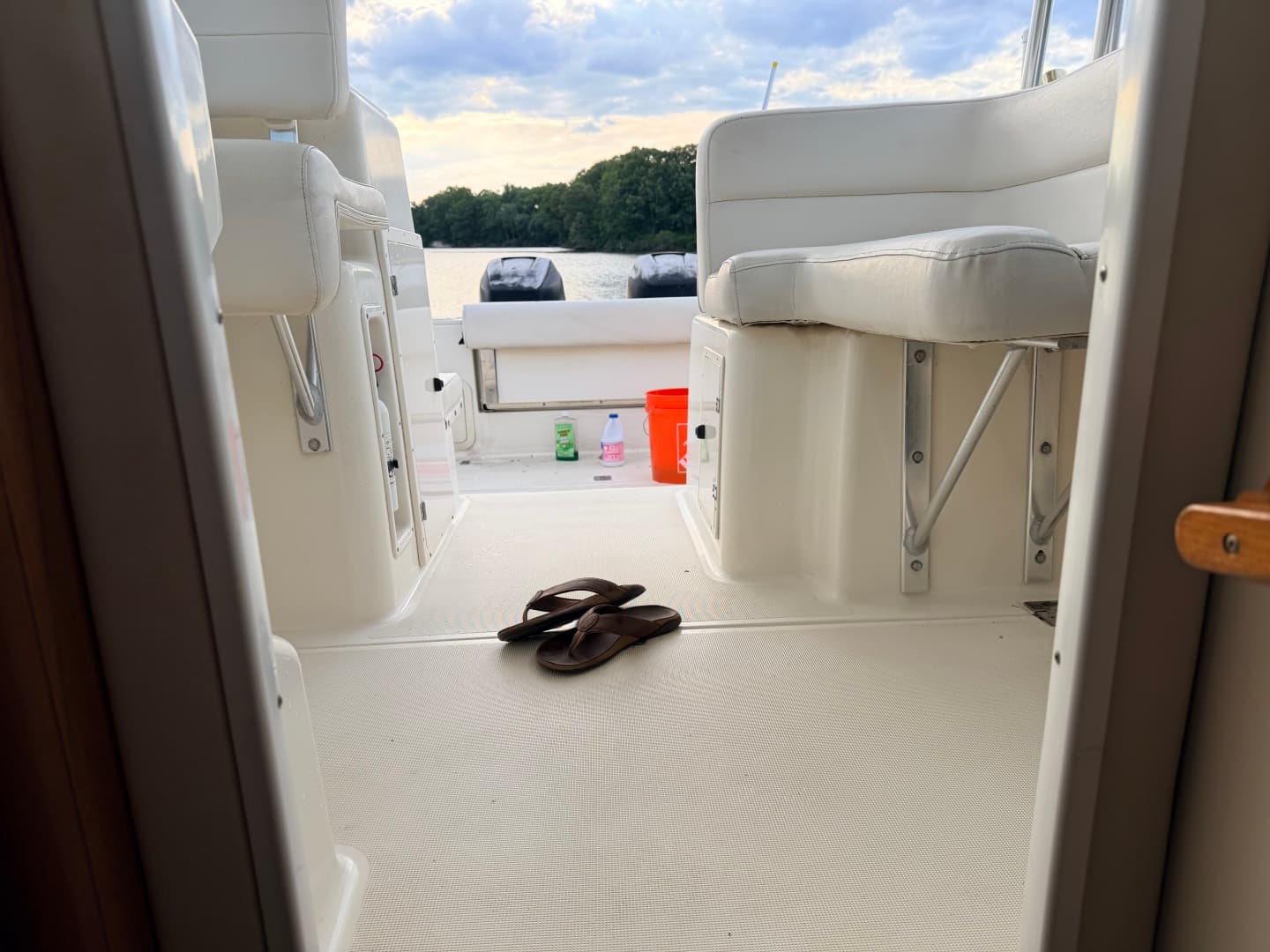 2006 Pursuit 3070