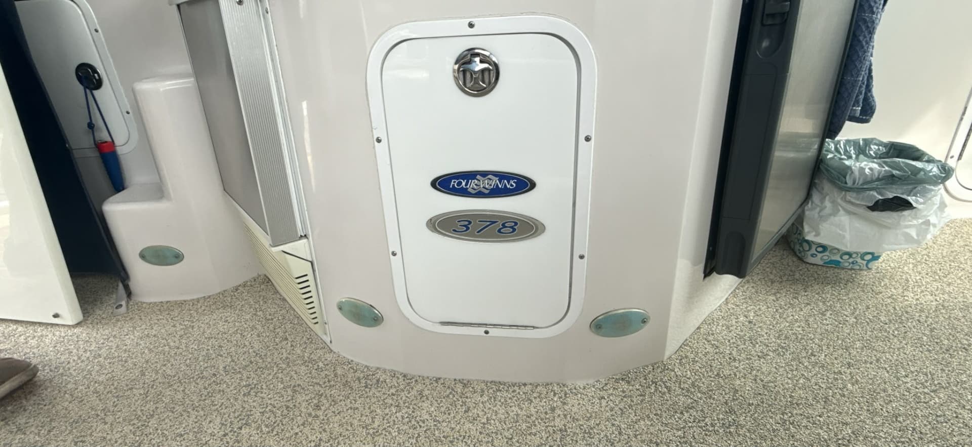 2005 Four Winns 378 Vista