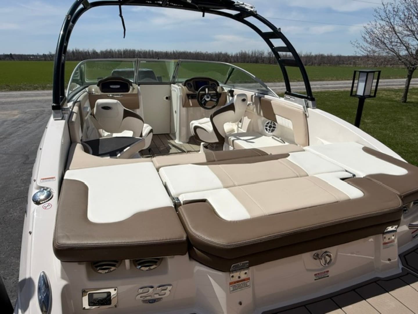 2022 Chaparral 23 SSi
