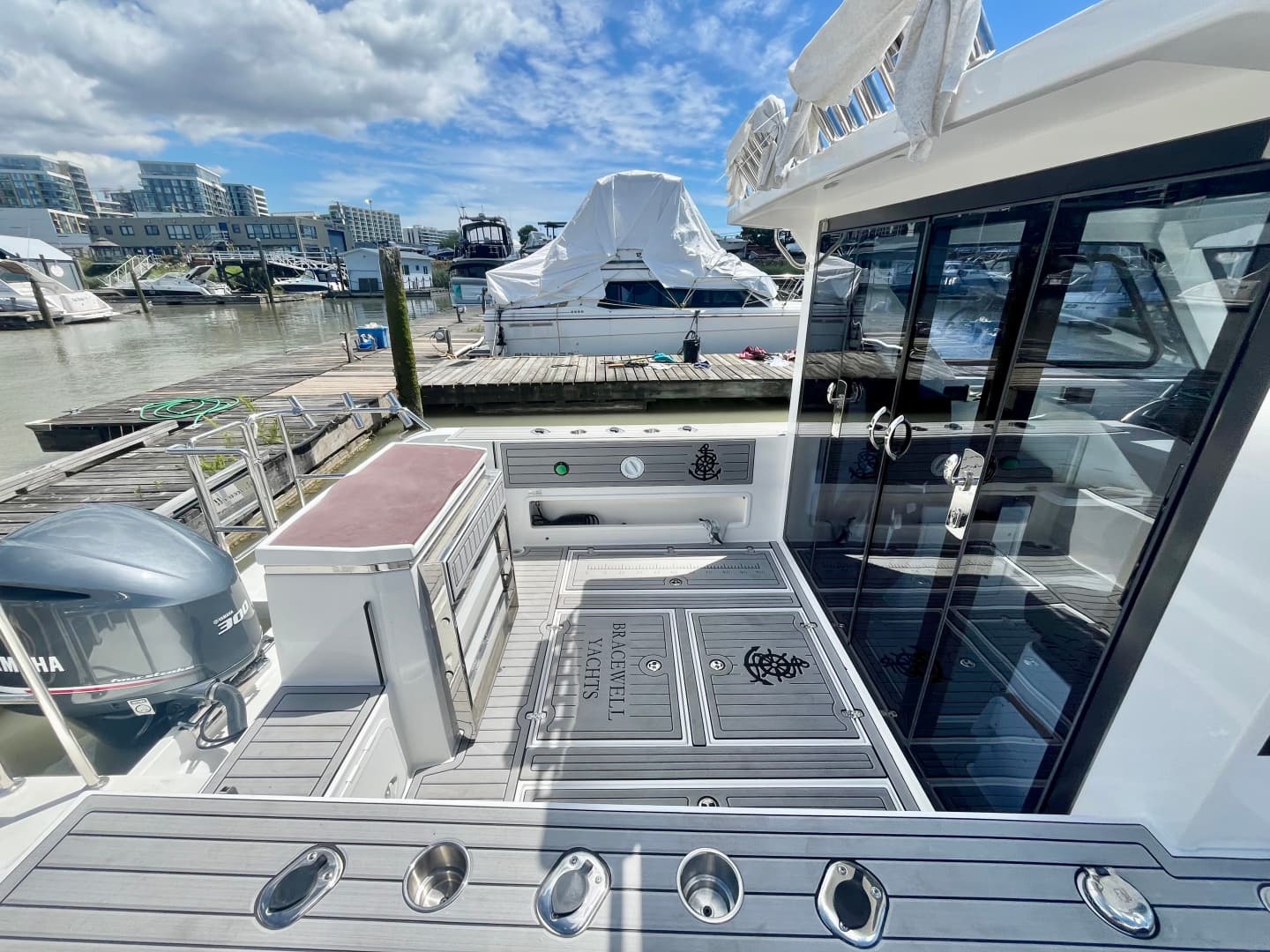 2025 Commander 27 Sportfisher