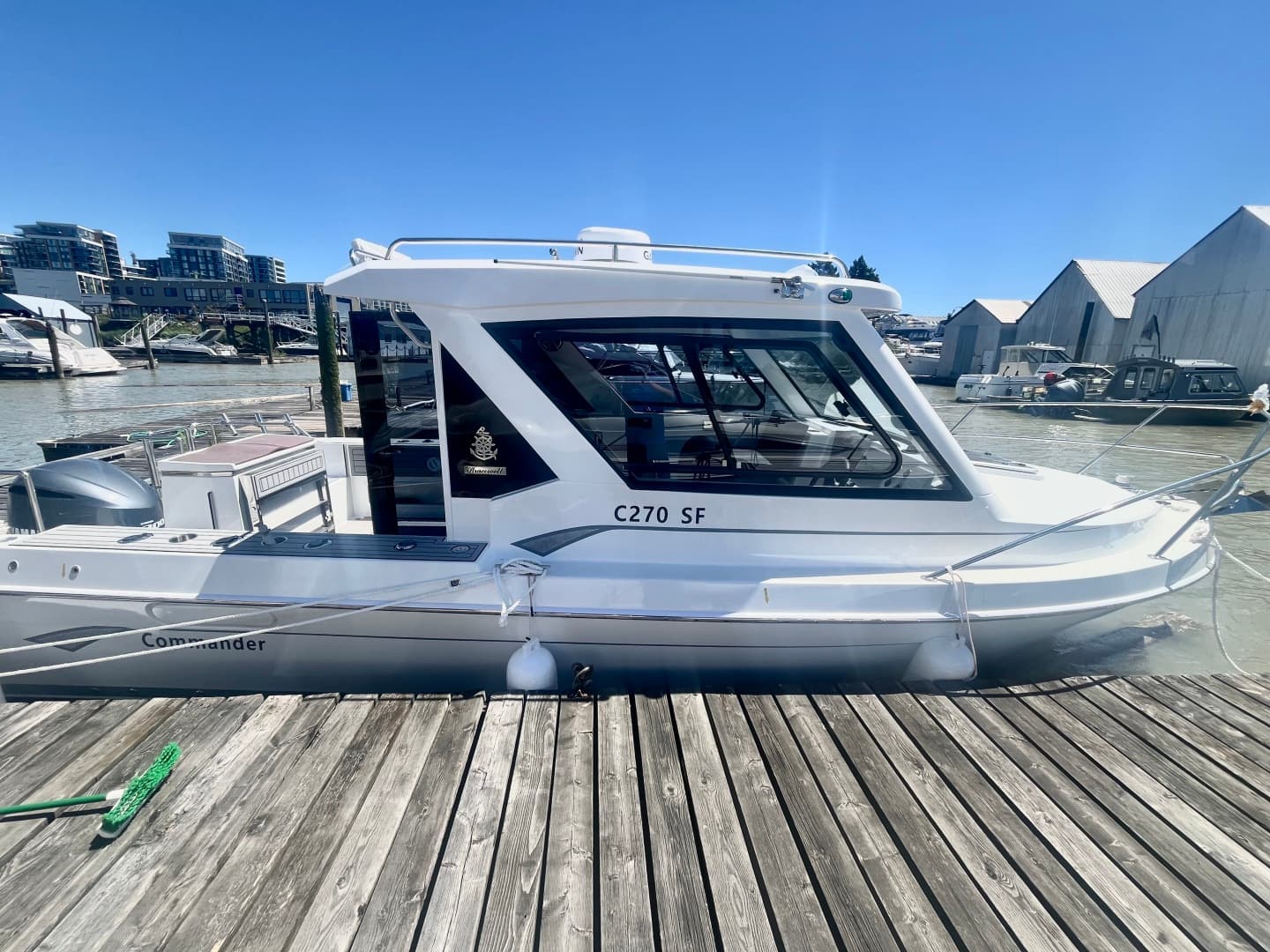 2025 Commander 27 Sportfisher
