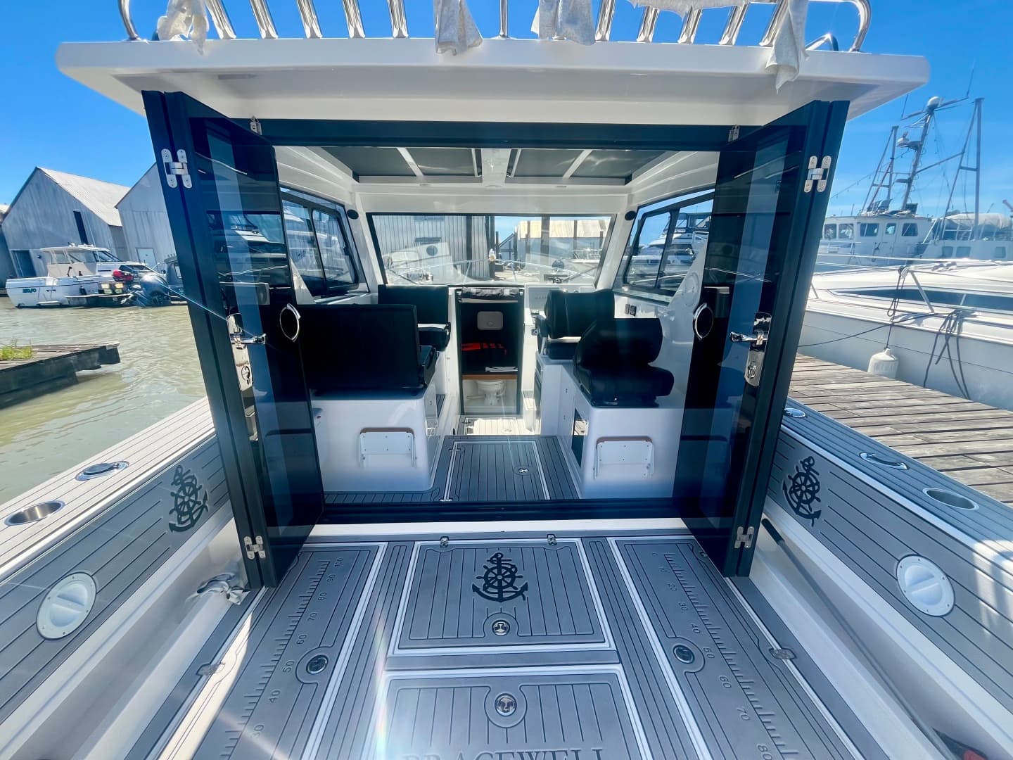 2025 Commander 27 Sportfisher
