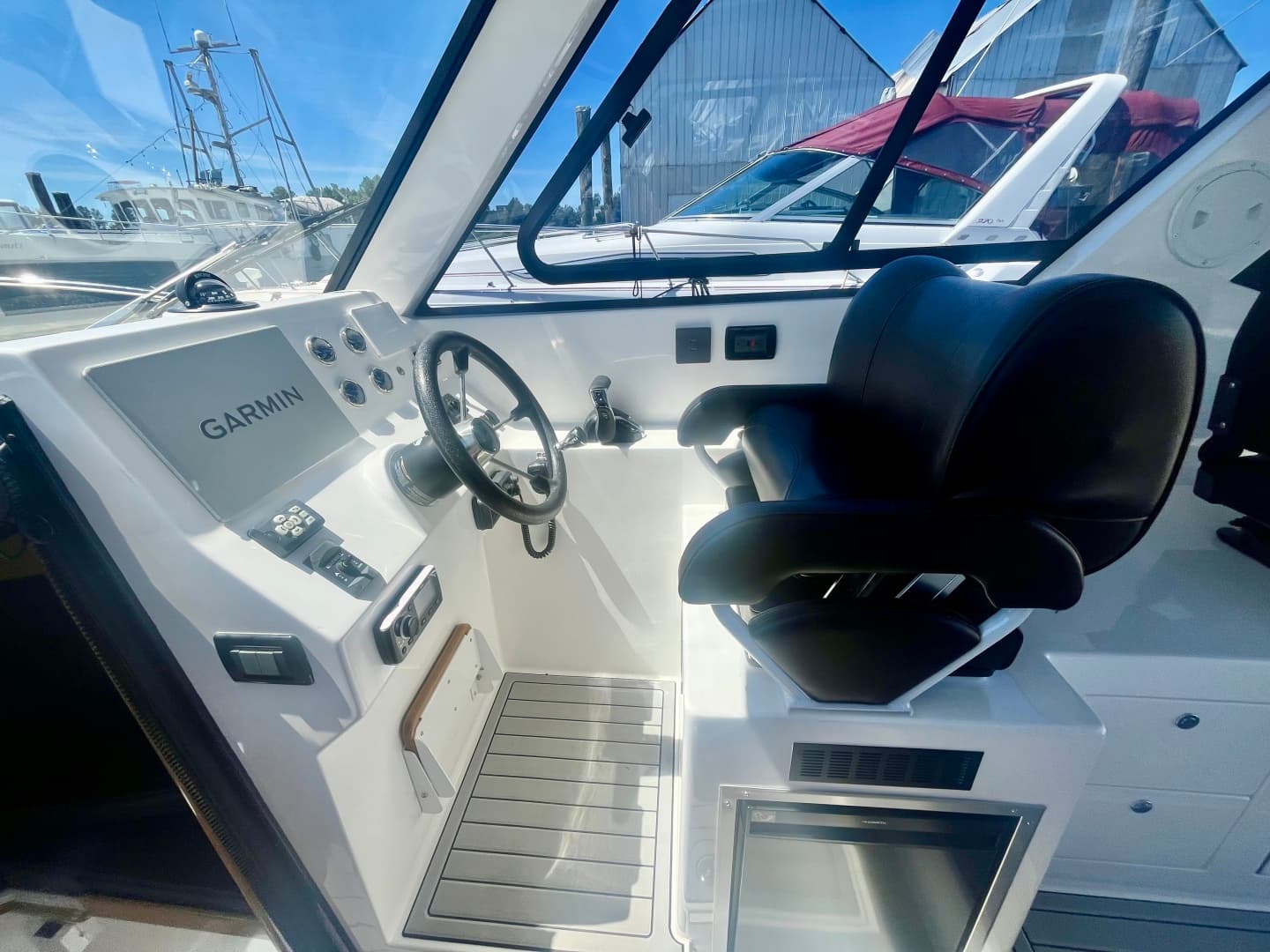 2025 Commander 27 Sportfisher