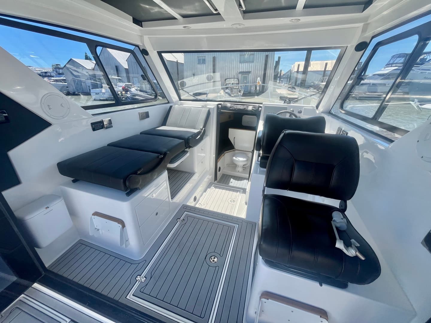 2025 Commander 27 Sportfisher