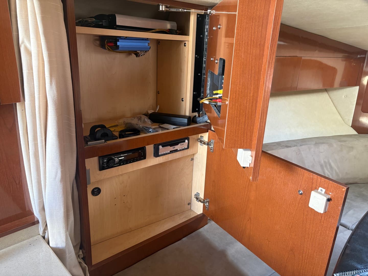 2010 Sea Ray 310 Sundancer