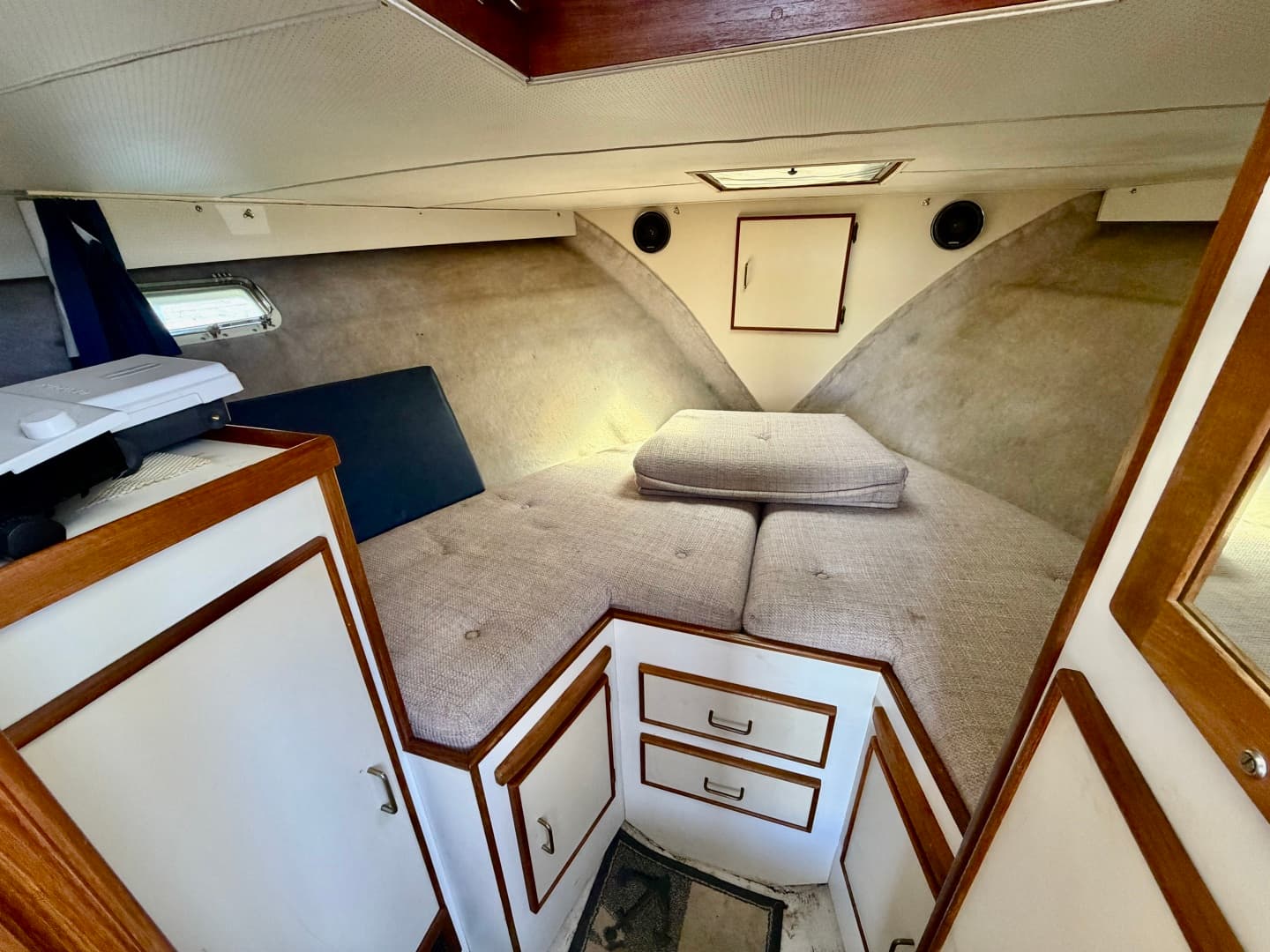 1986 Tollycraft  30 Sedan
