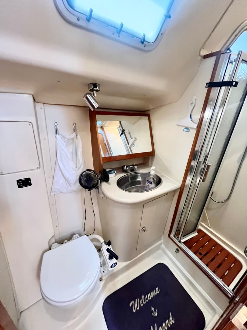 2005 Hunter  41 Aft Cabin