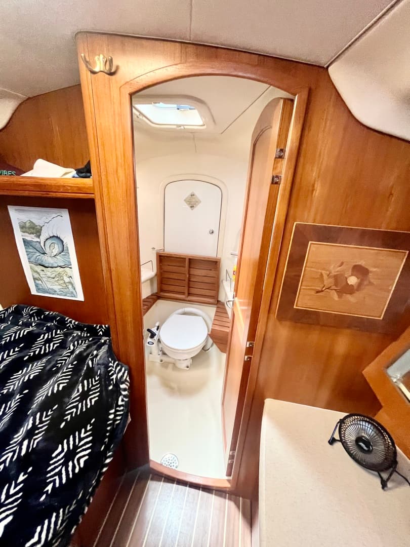 2005 Hunter  41 Aft Cabin