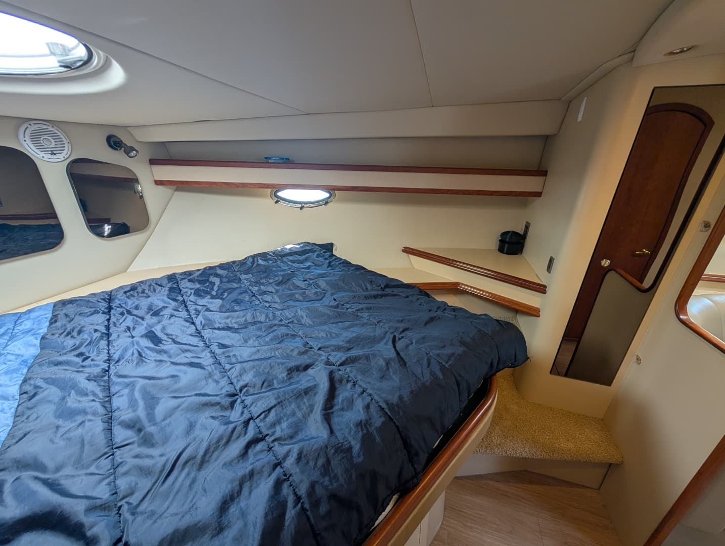 2002 Cruisers Yachts 3672 40