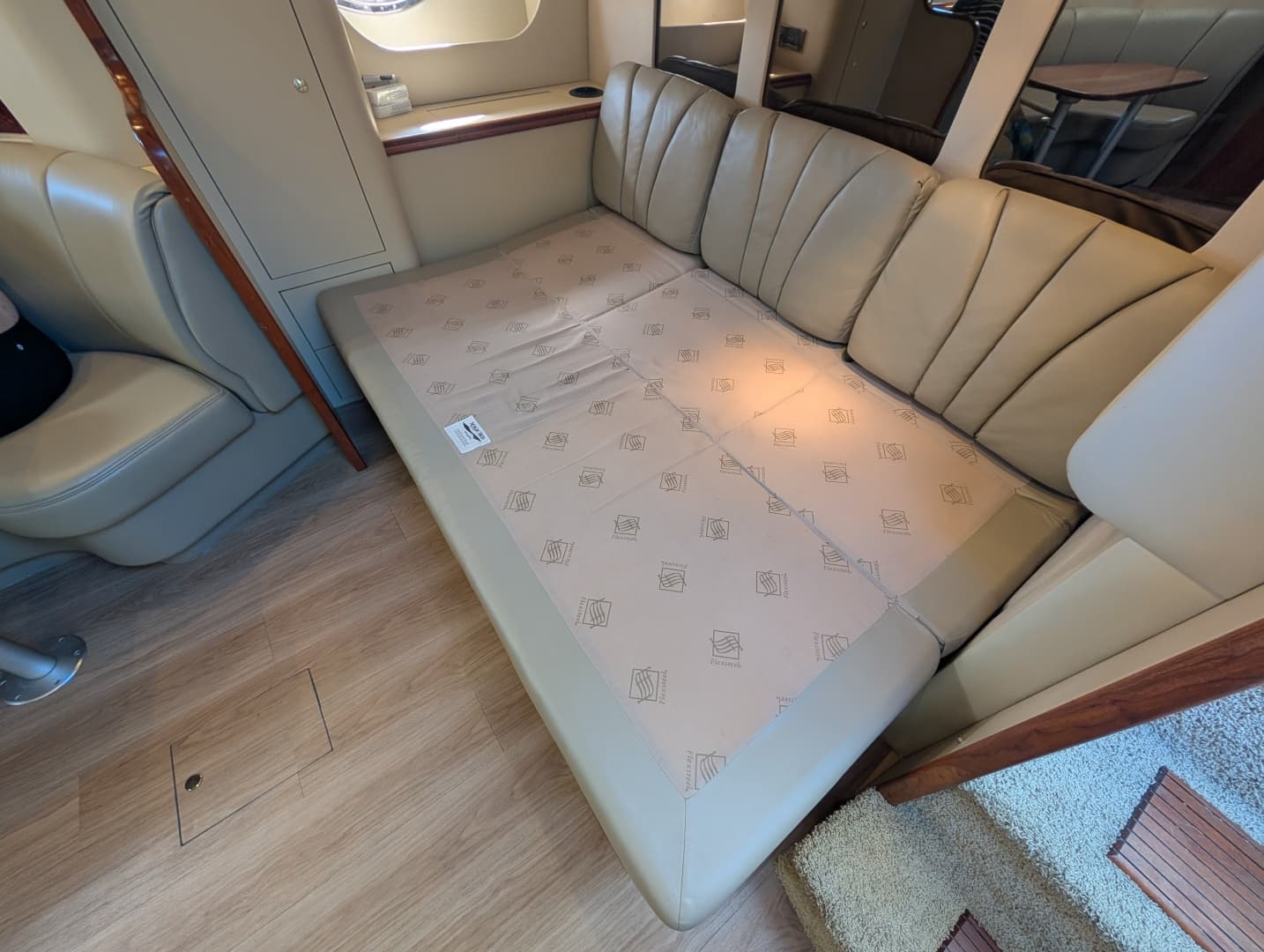 2002 Cruisers Yachts 3672 40