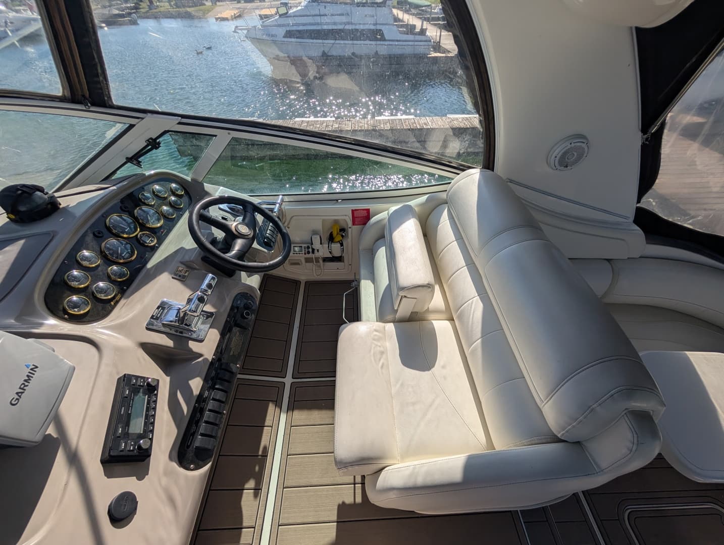 2002 Cruisers Yachts 3672 40