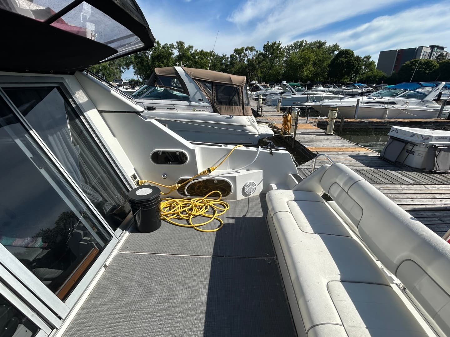 1990 Carver 380 Santego