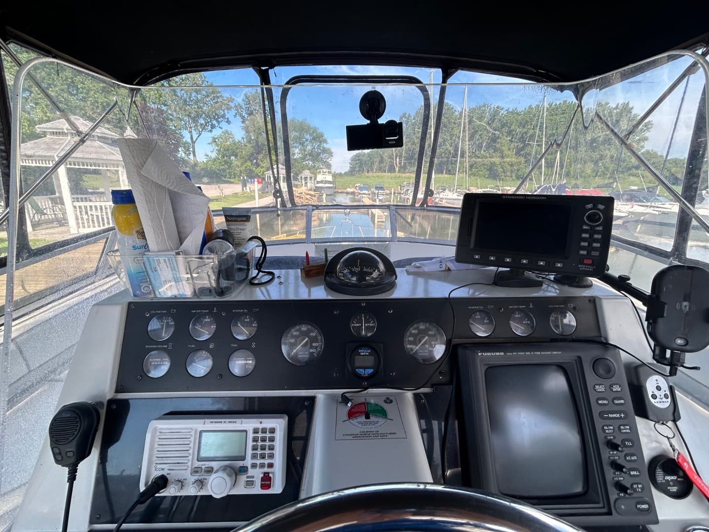 1990 Carver 380 Santego