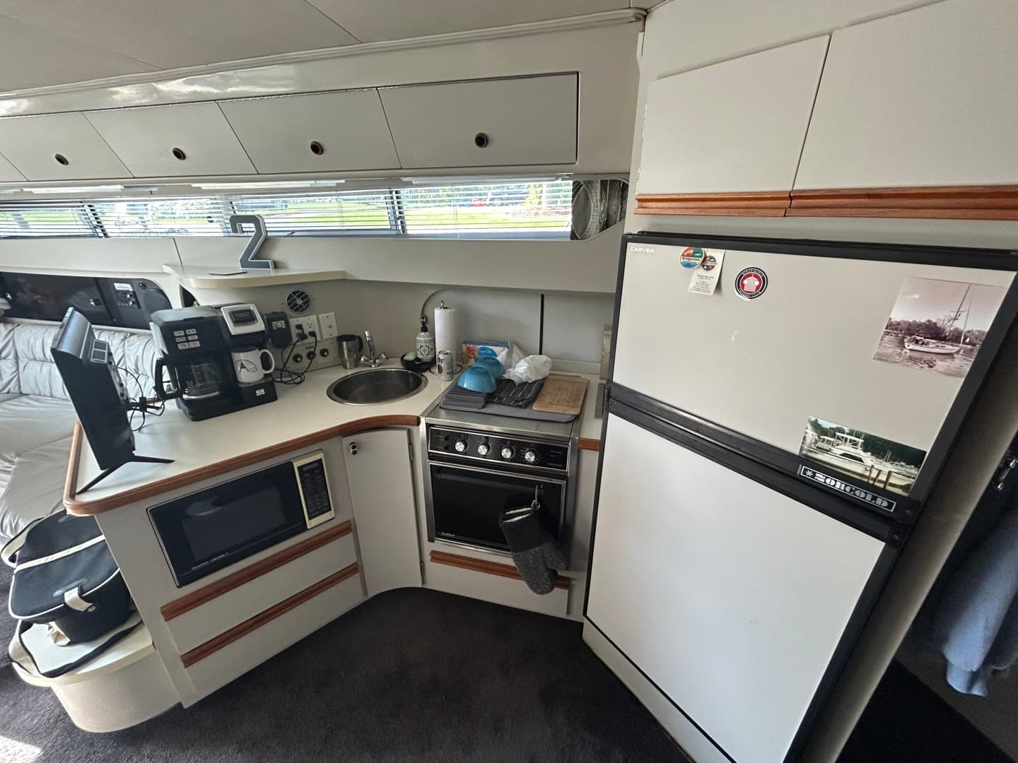 1990 Carver 380 Santego