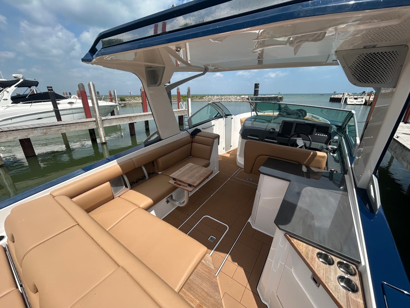 2021 Aviara AV32 32