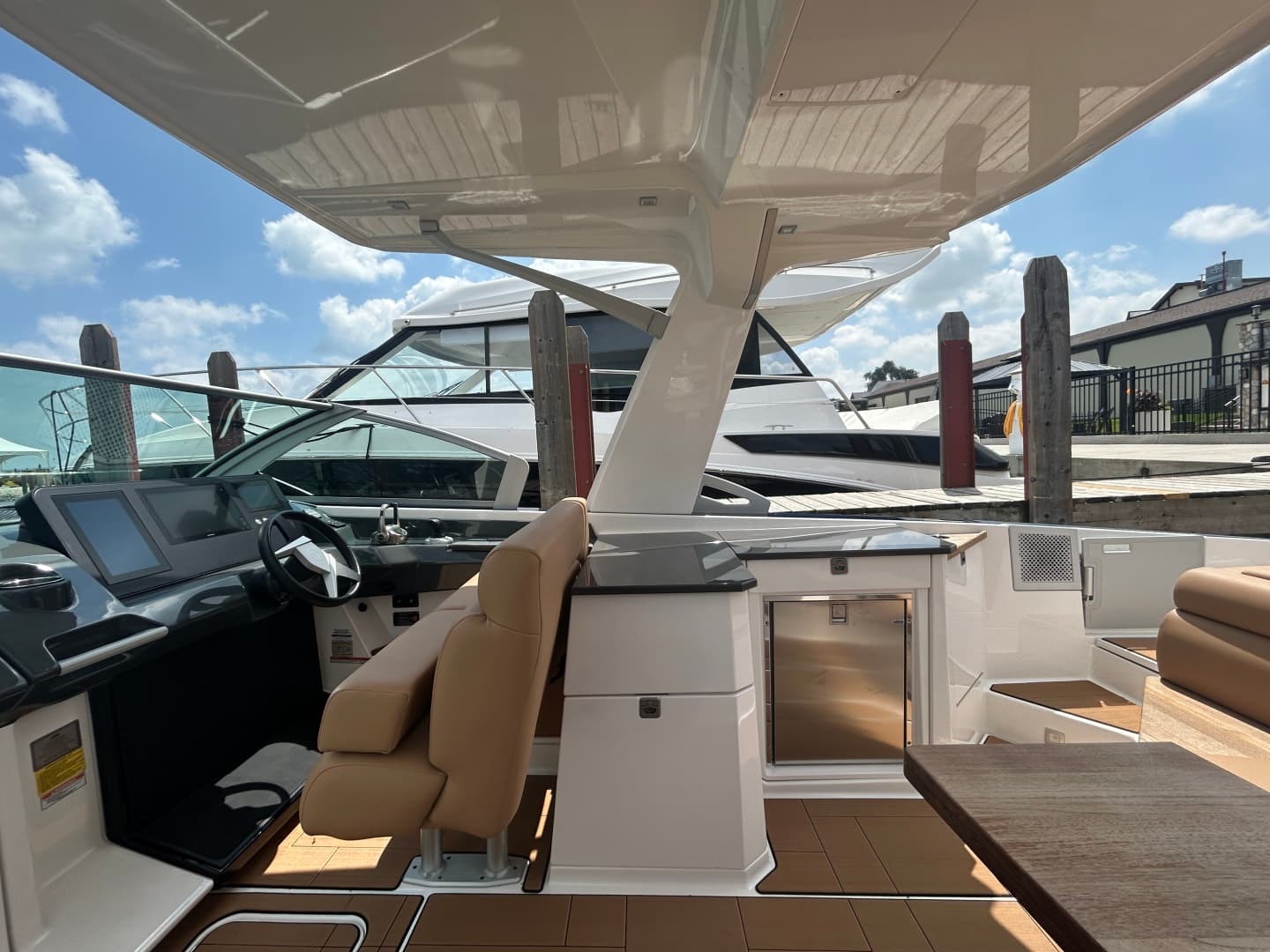 2021 Aviara AV32 32