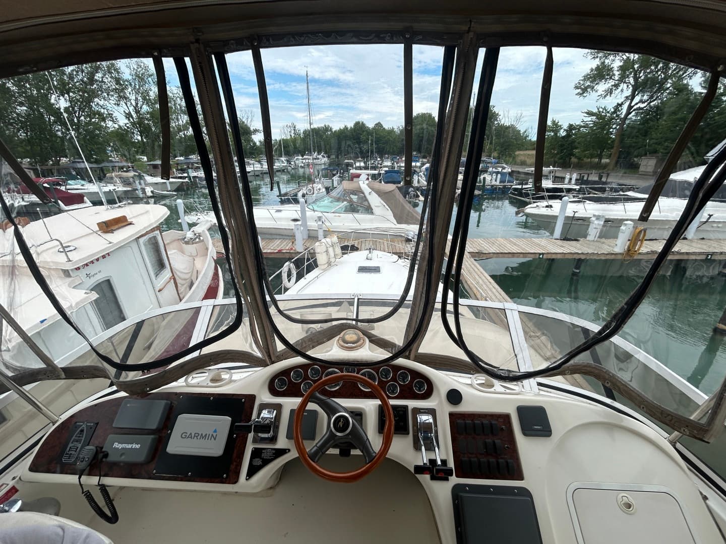 1999 Sea Ray 400 Sedan bridge