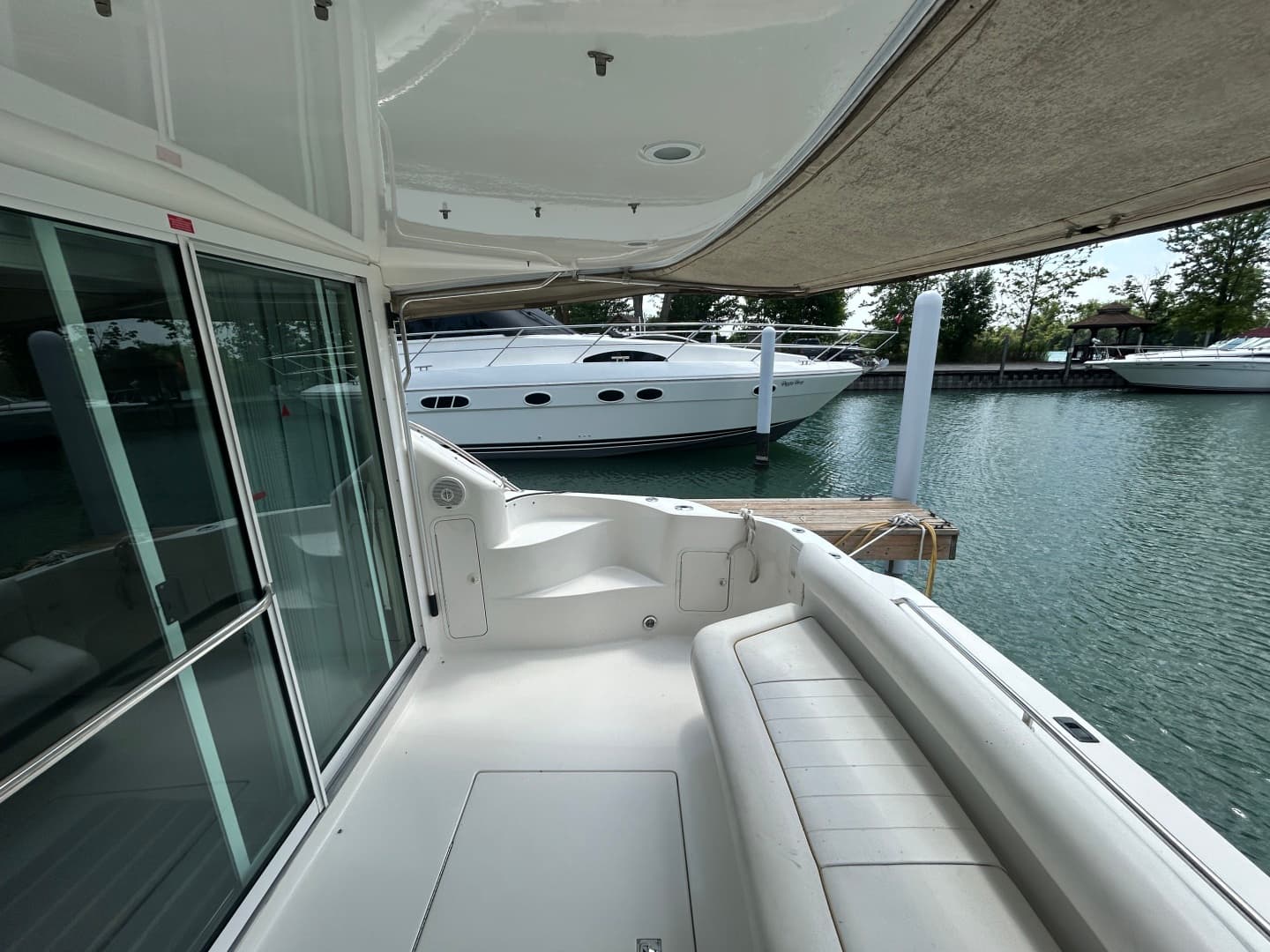 1999 Sea Ray 400 Sedan bridge
