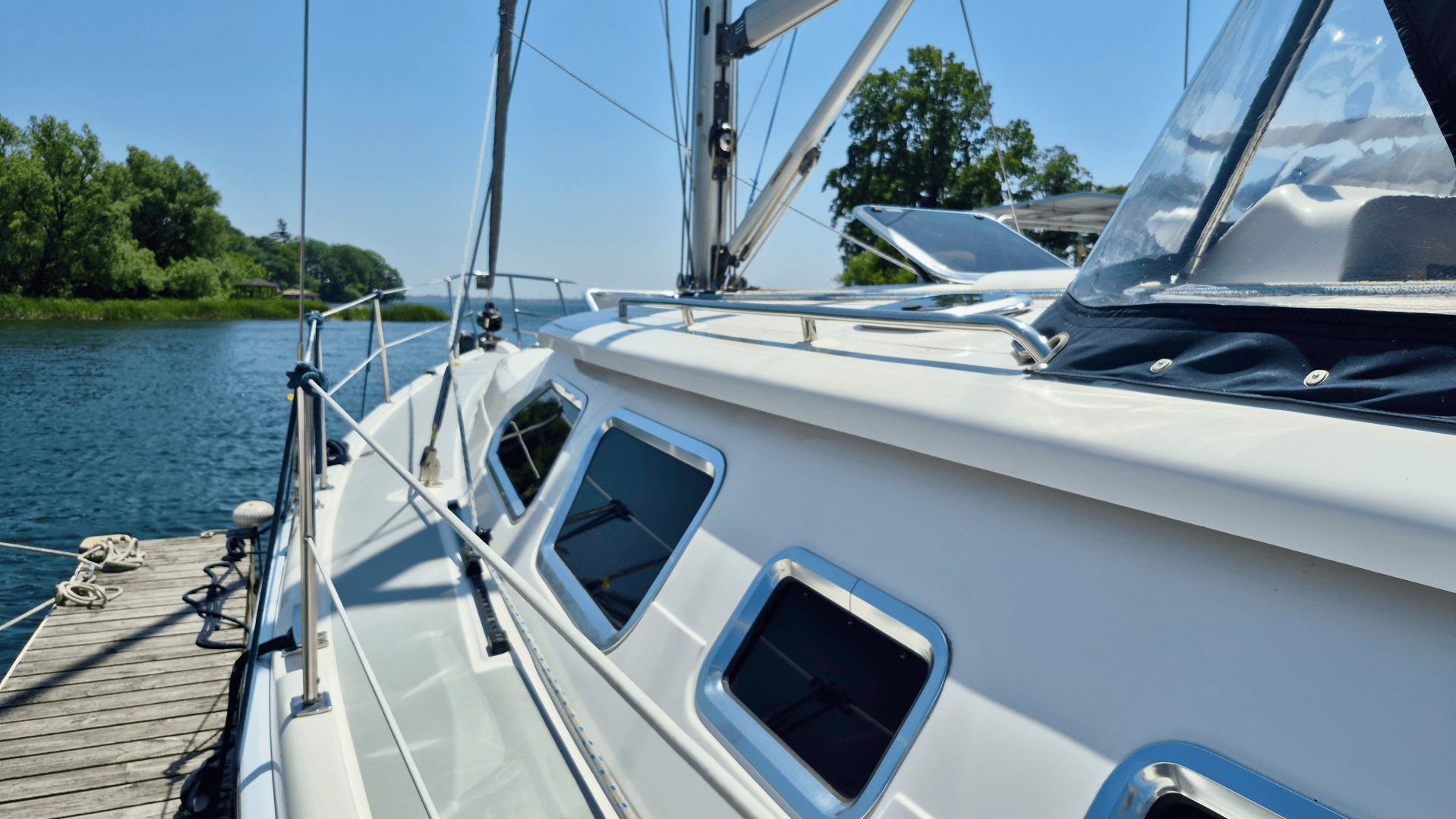 2006 Hunter 410 Deck Salon