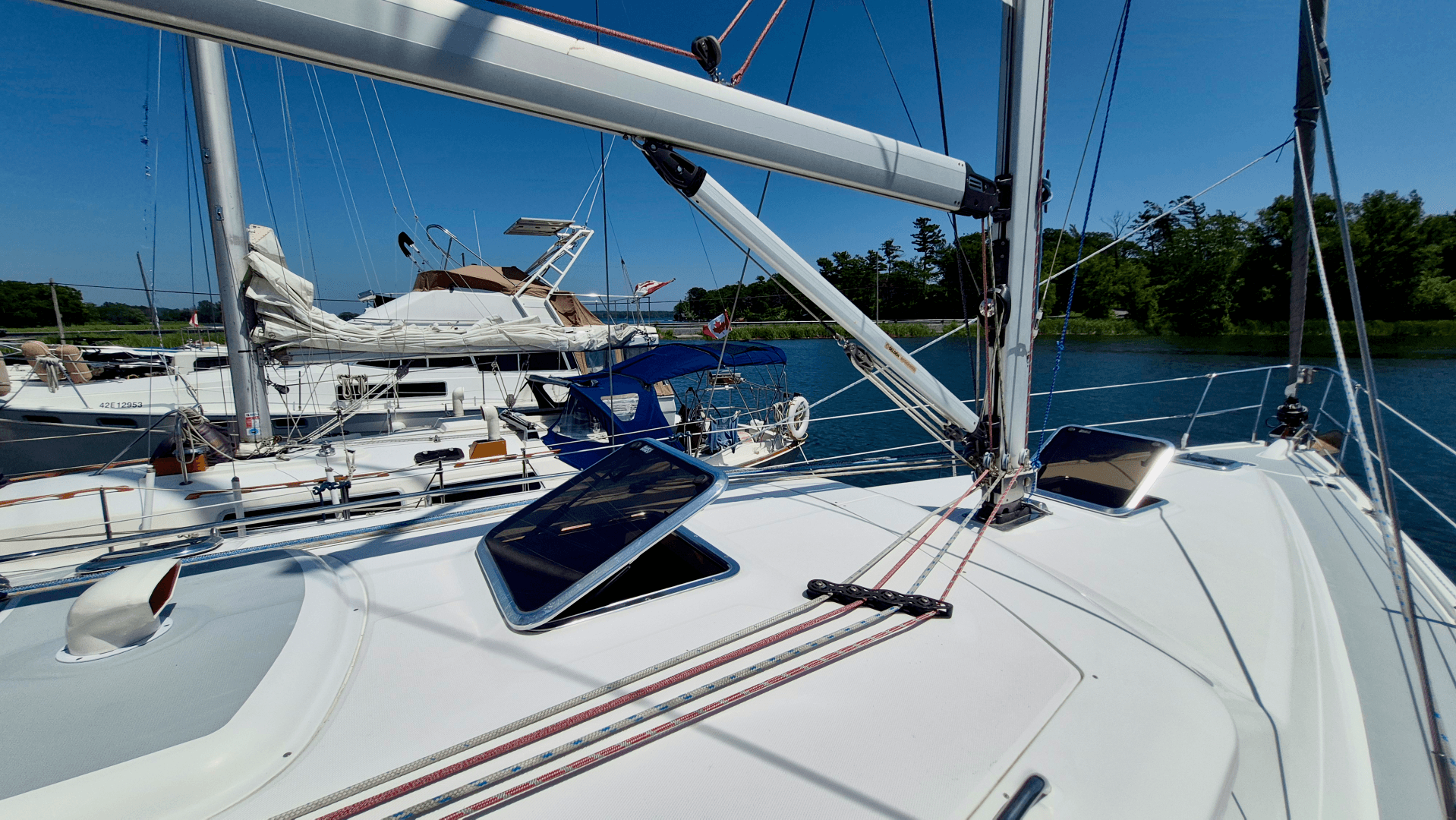 2006 Hunter 410 Deck Salon