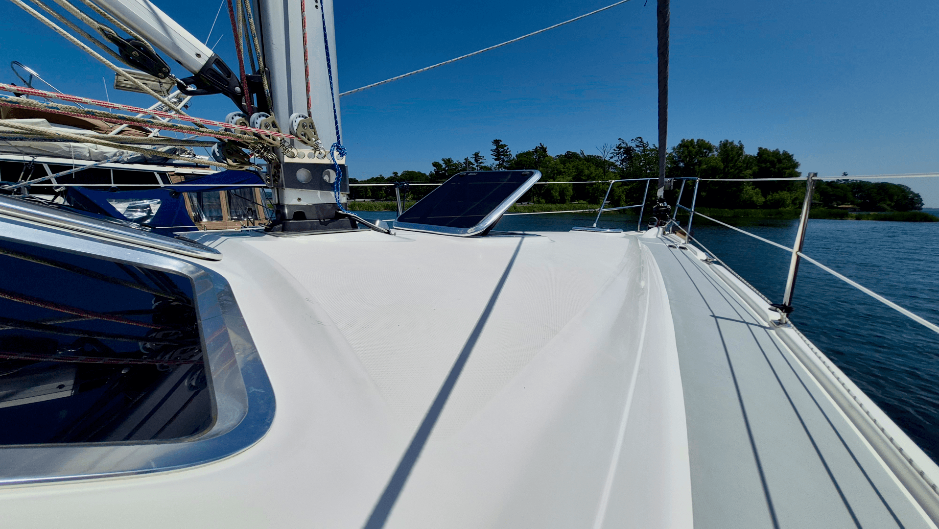 2006 Hunter 410 Deck Salon