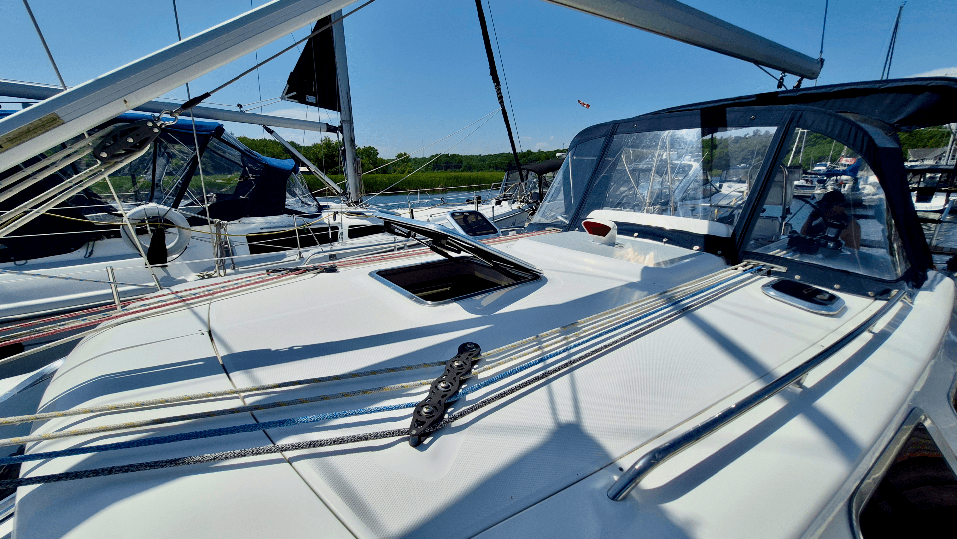 2006 Hunter 410 Deck Salon