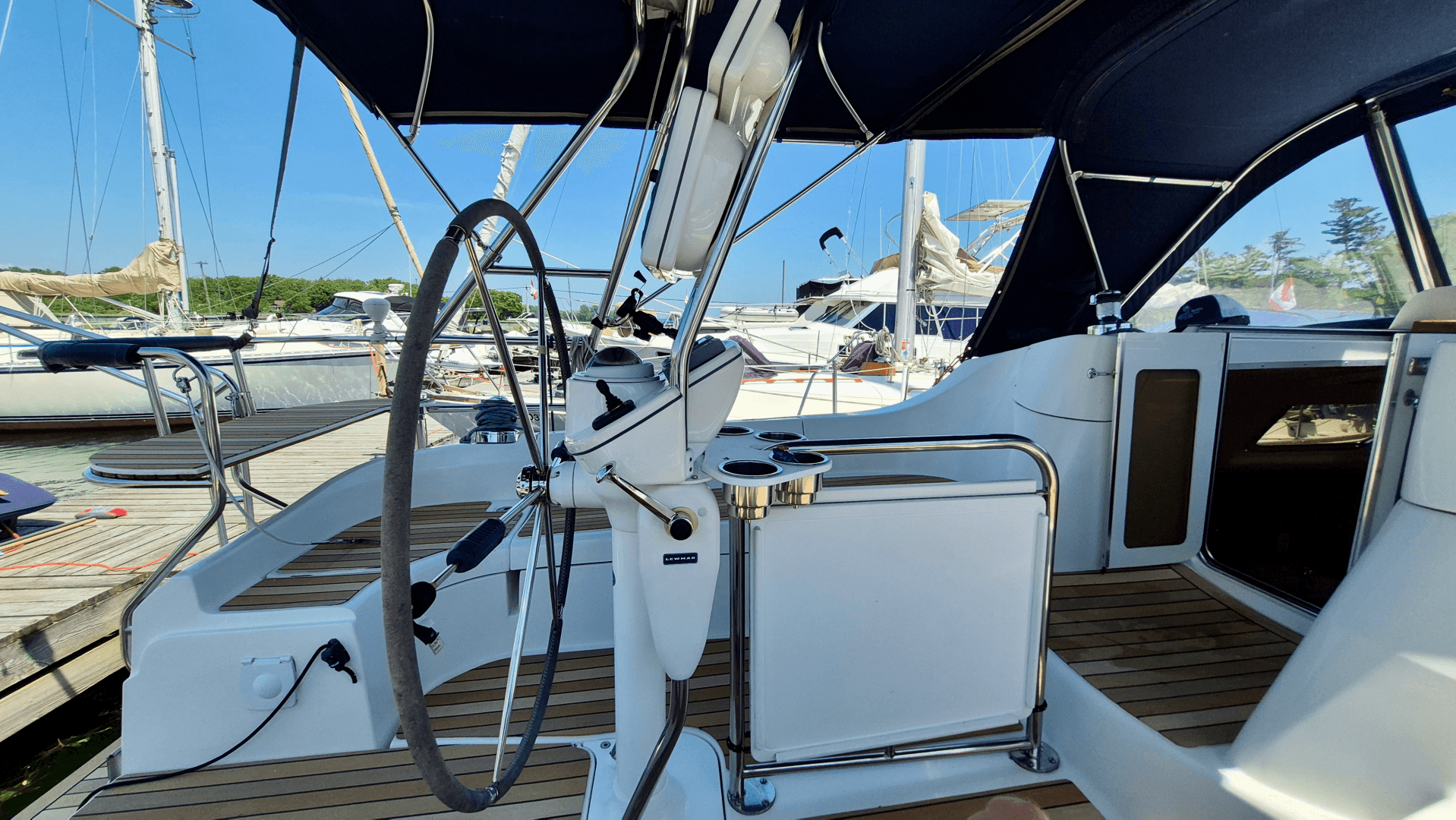 2006 Hunter 410 Deck Salon