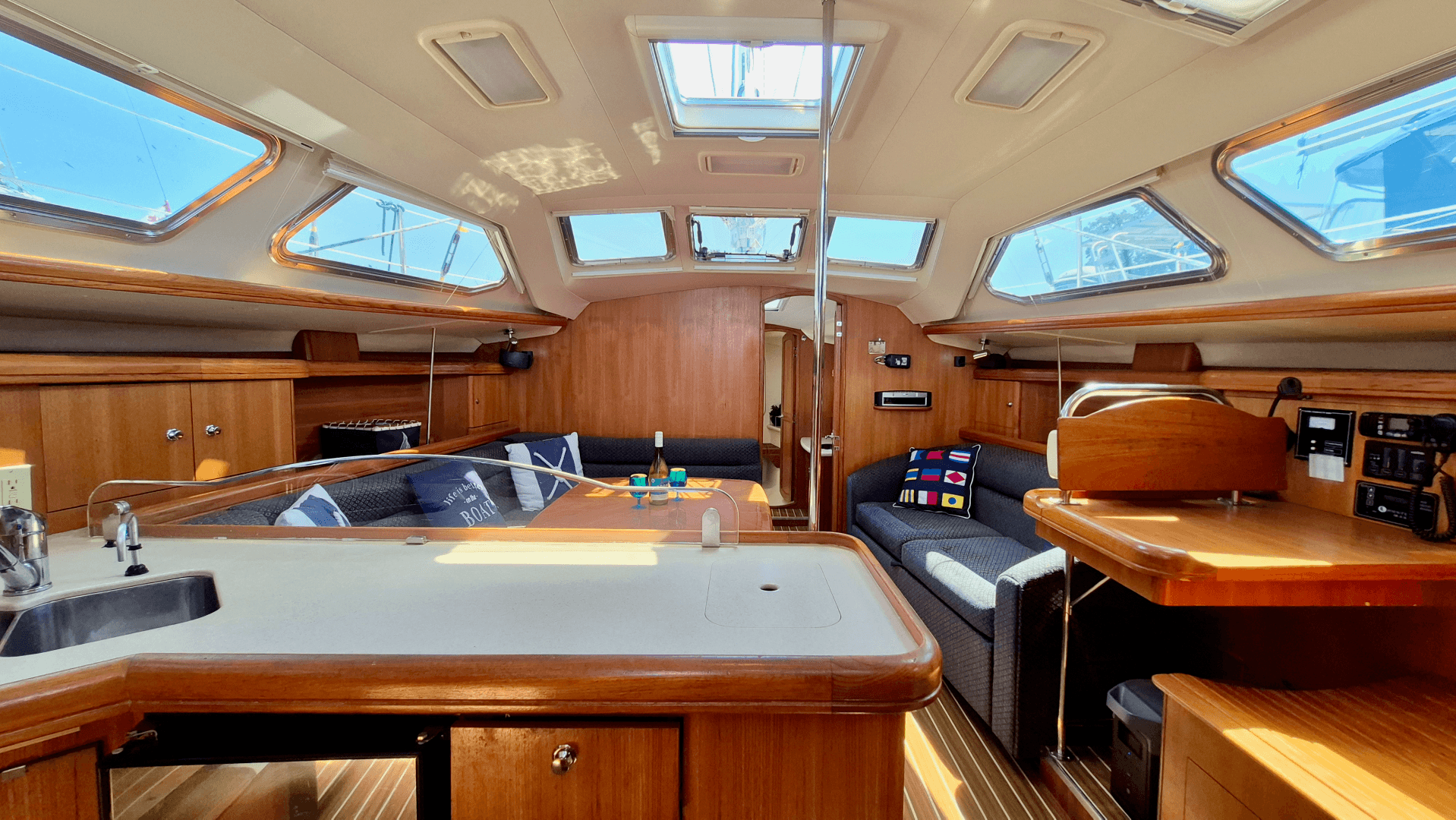 2006 Hunter 410 Deck Salon