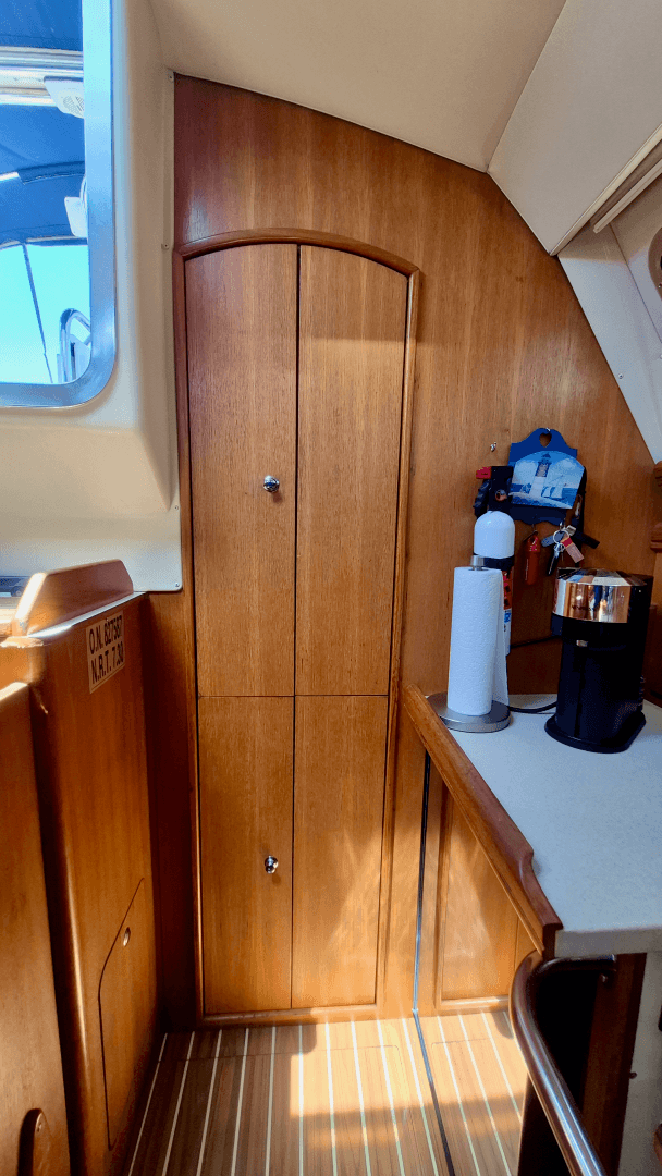 2006 Hunter 410 Deck Salon