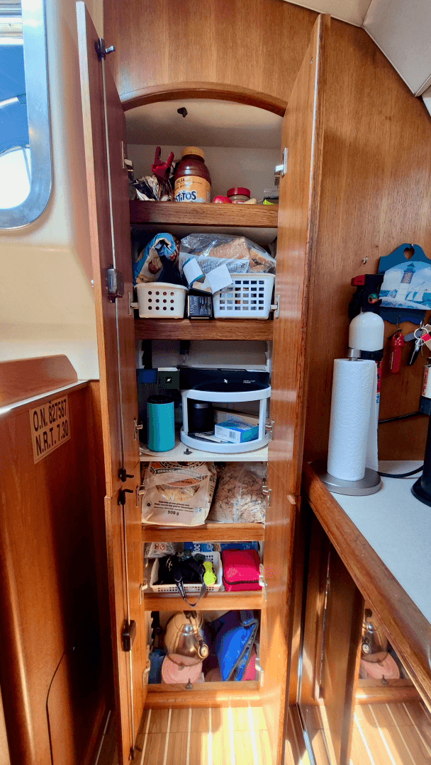 2006 Hunter 410 Deck Salon