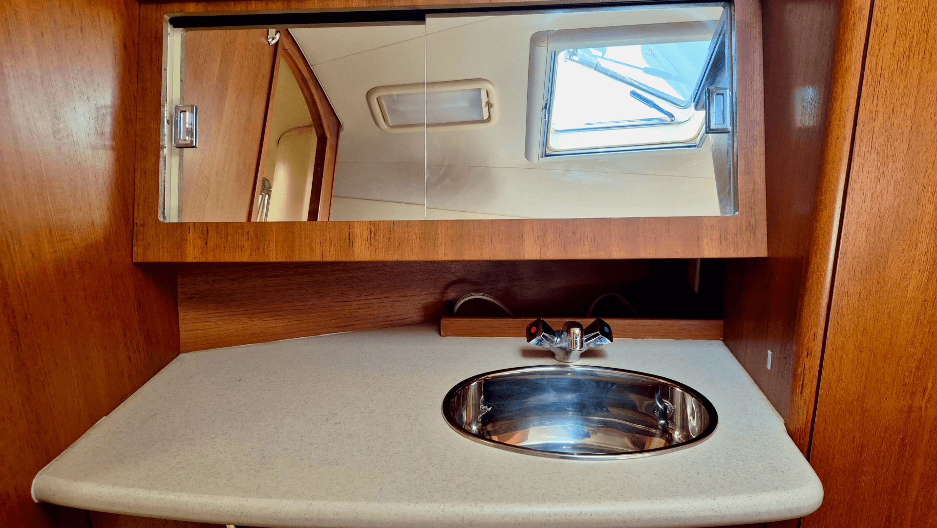 2006 Hunter 410 Deck Salon