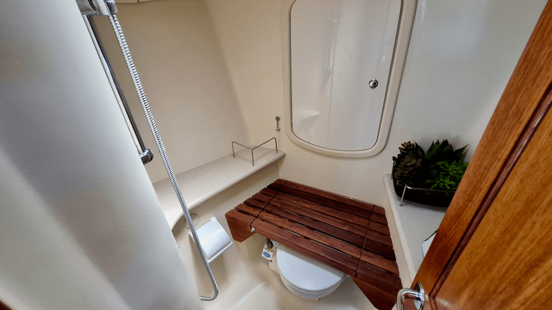 2006 Hunter 410 Deck Salon