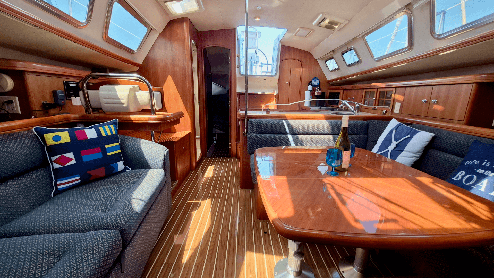 2006 Hunter 410 Deck Salon