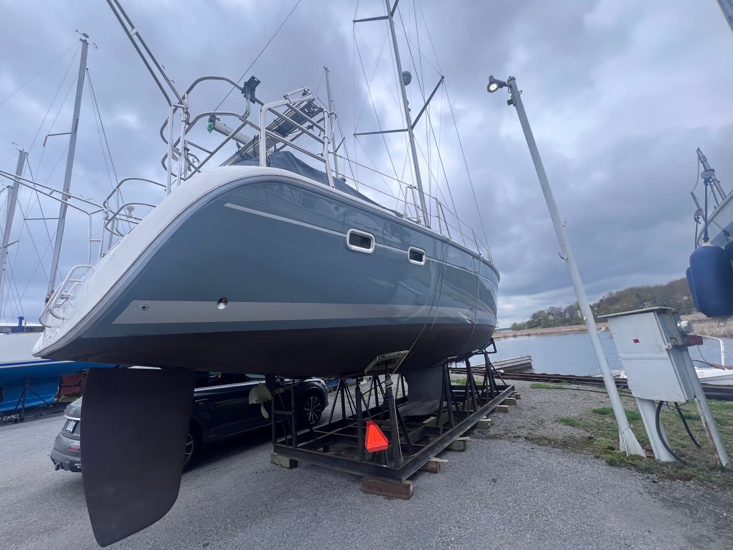 2006 Hunter 410 Deck Salon