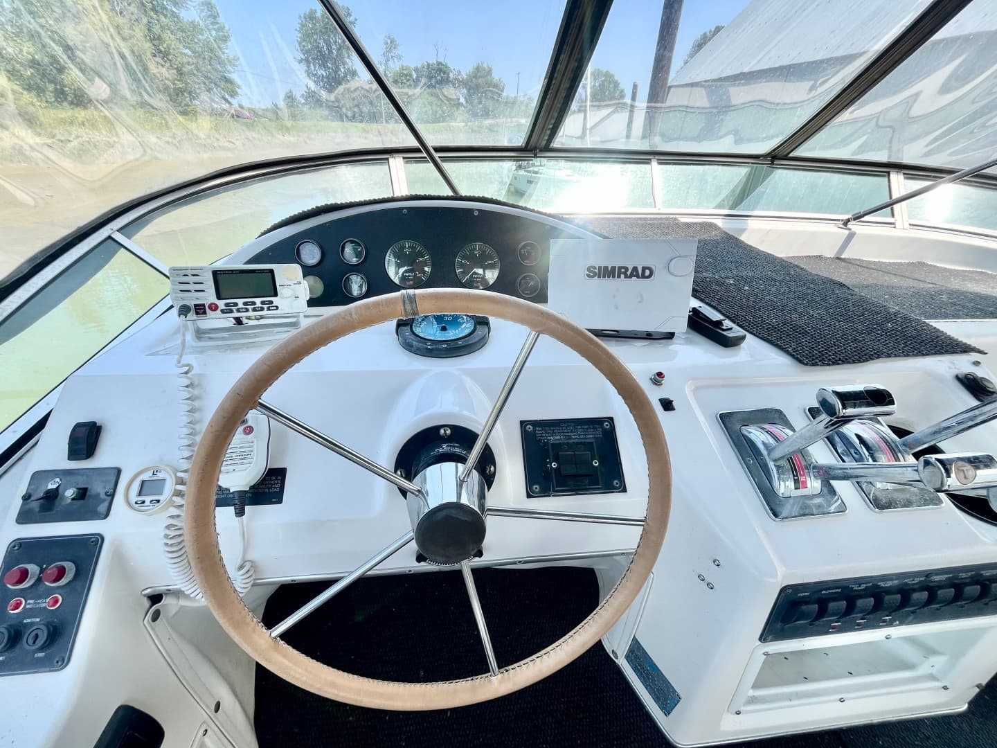 1996 Bayliner 3988 39