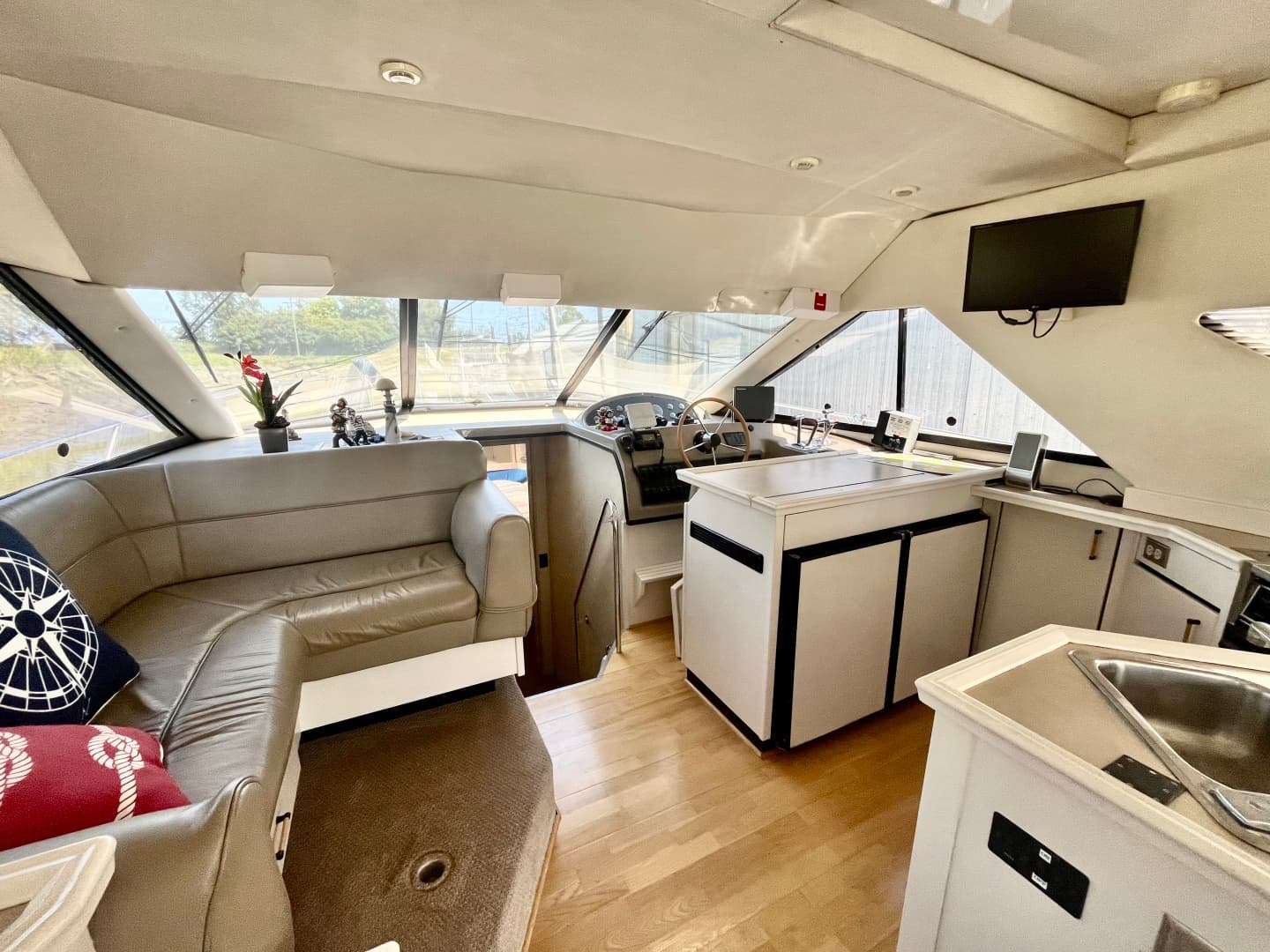 1996 Bayliner 3988 39